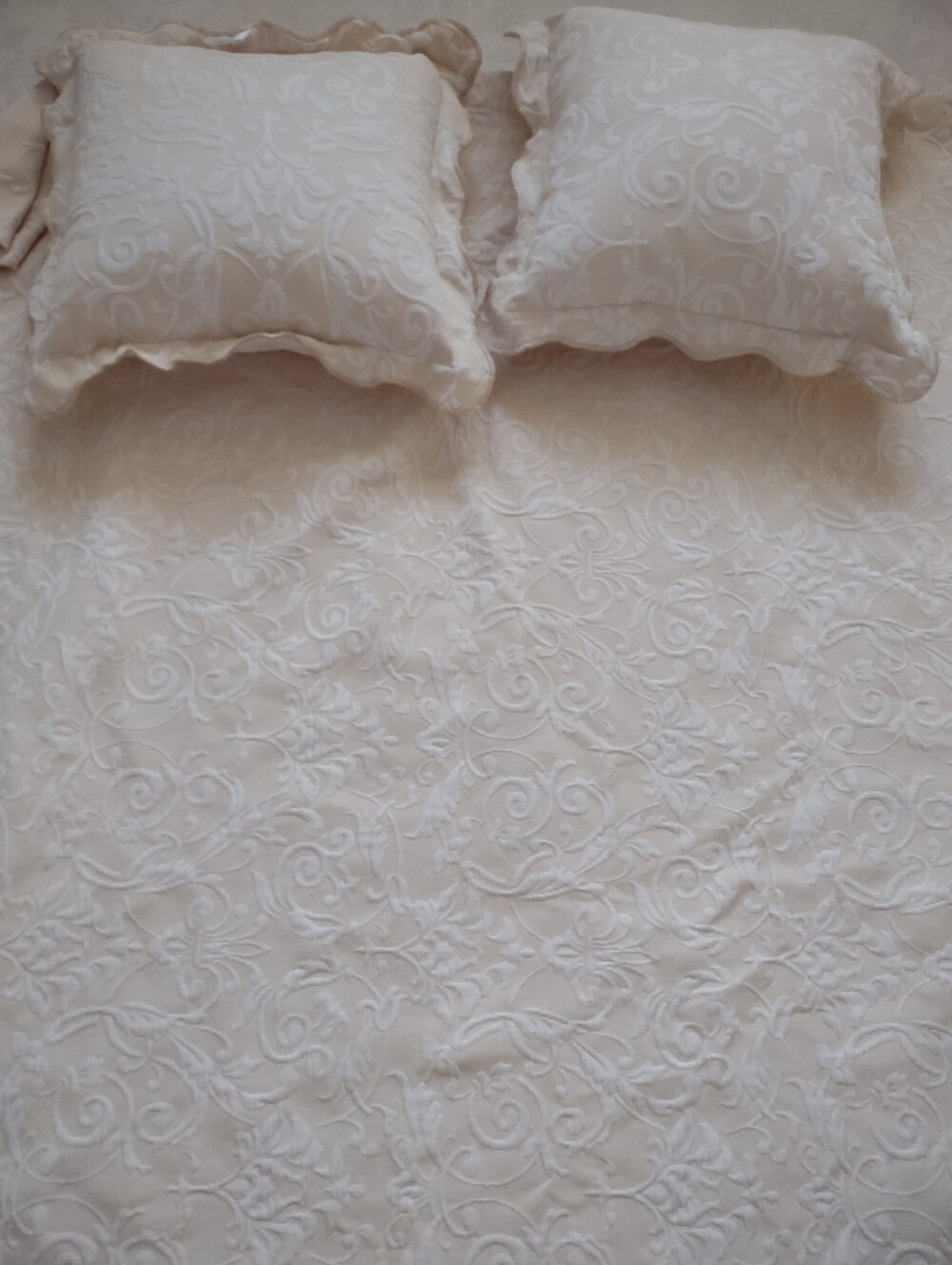 3 Piece Royal Velvet Matelasse King Coverlet + 2 Decorative Pillows With Flange